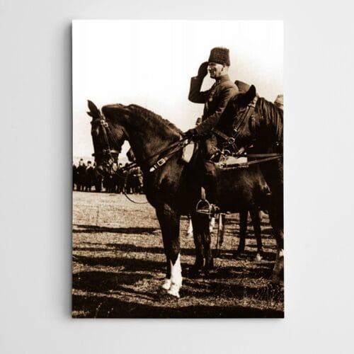 Atatürk At Üzerinde
