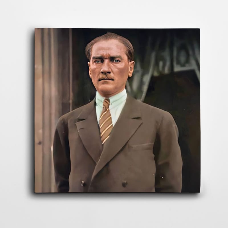 Atatürk Bakarken Kare Tablo kanvas tablo