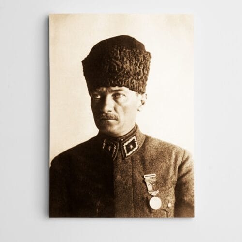 Atatürk At Üzerinde