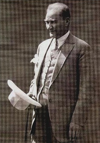 Atatürk Beyaz Şapka