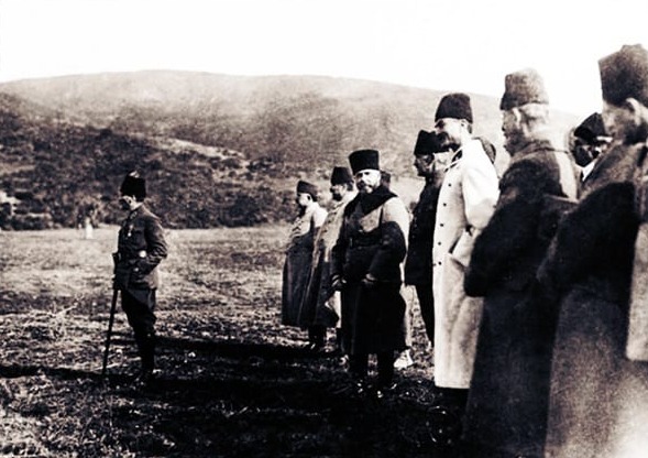 Atatürk Birinci Ordu Komutanlığını Denetlerken