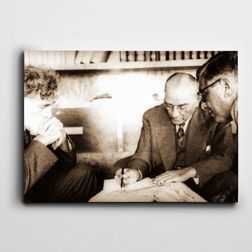 Atatürk Çalışırken 1934