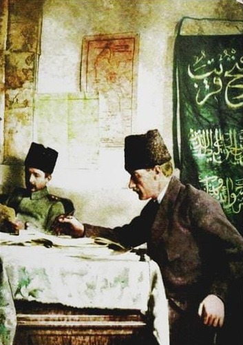 Atatürk Çalışma Masası