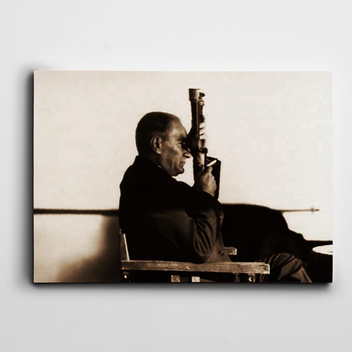 Atatürk Dürbünle Bakarken Tablo kanvas tablo
