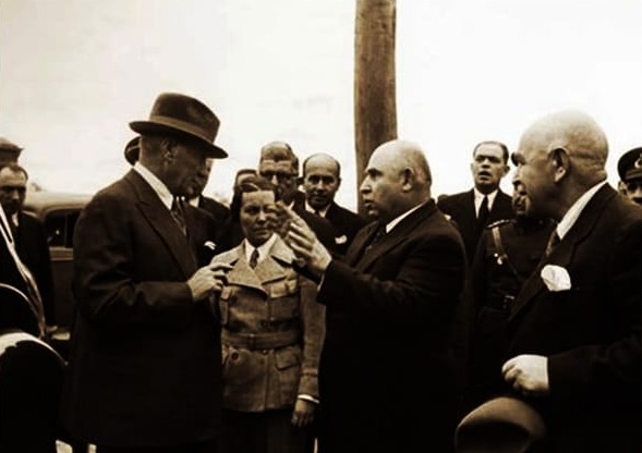 Atatürk Dinlerken