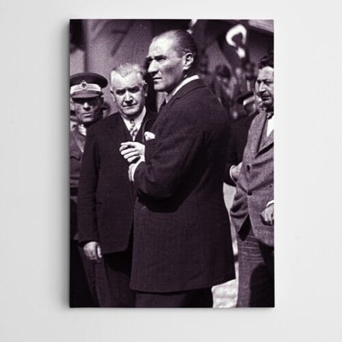 Atatürk Eşrafla