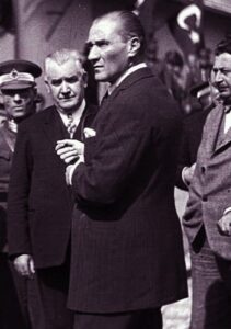 Atatürk Eşrafla Tablosu