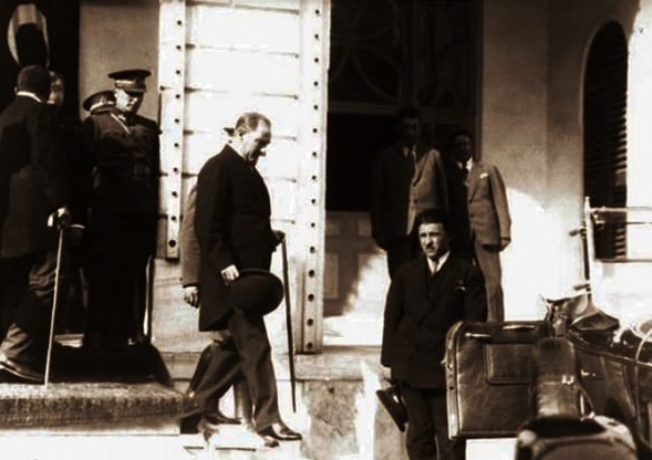 Atatürk İstanbul Valiliğinde