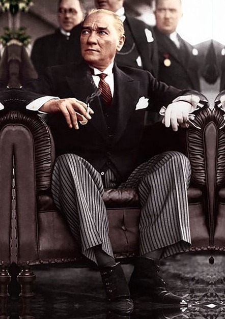 Atatürk Koltukta