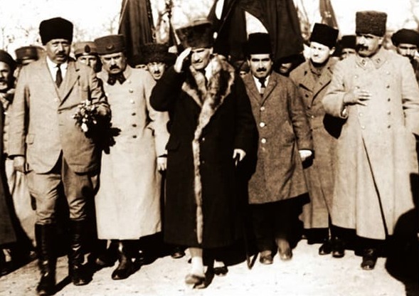 Atatürk Manisa’da 1923