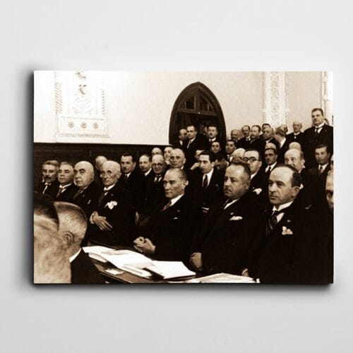 Atatürk Mecliste 1935
