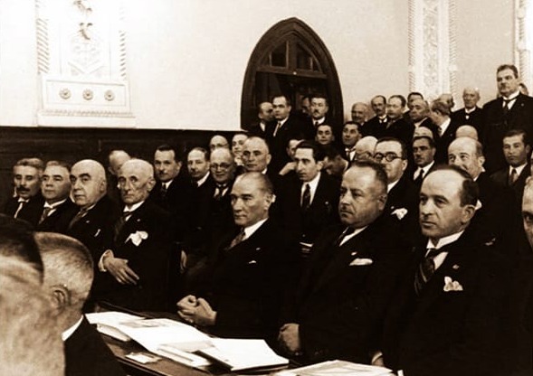 Atatürk Mecliste 1935