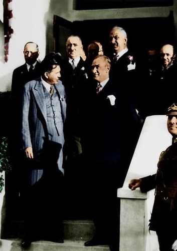 Atatürk Renkli