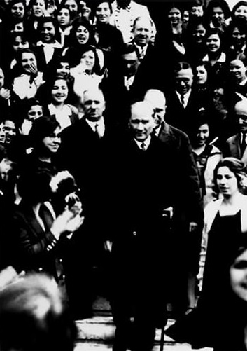 Atatürk Haklın İçinde