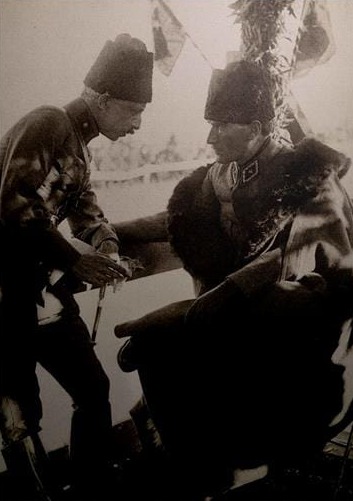 Atatürk Siyah Beyaz Cephe