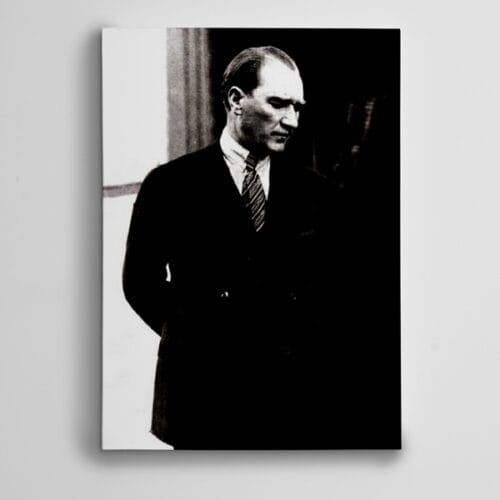 Atatürk Siyah Beyaz