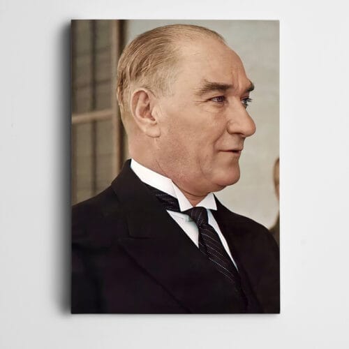Atatürk Takım Elbiseli