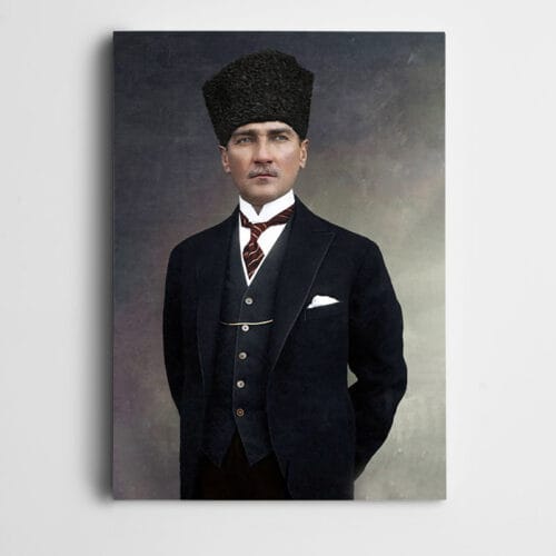 Atatürk Takım Elbiseli
