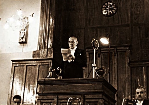 Atatürk Tablosu Tbmm Konuşma Atatürk