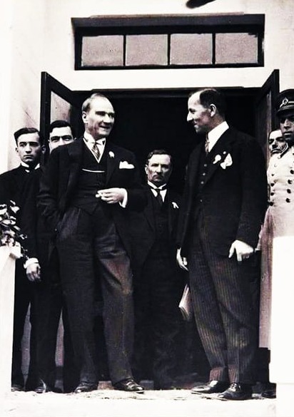 Atatürk Tablosu Gülümserken Atatürk