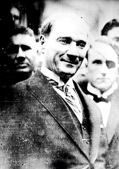 Atatürk Tablosu Tebessüm