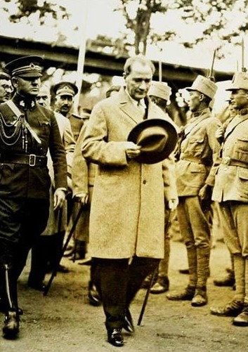 Atatürk Tören ve Şapka