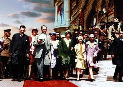 Atatürk Türk Kadınları