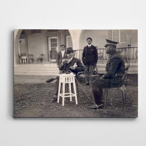 Atatürk Türk Kahvesi İçerken