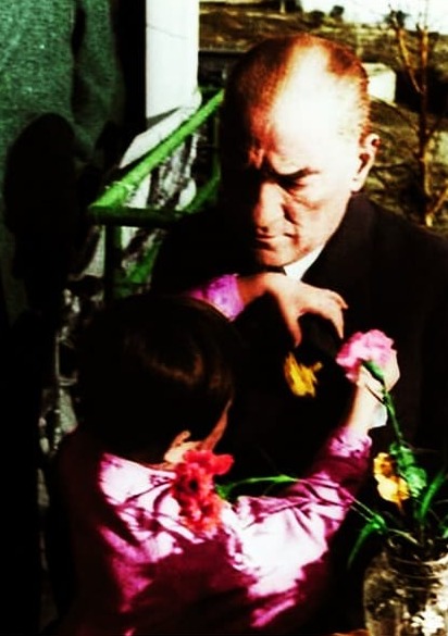Atatürk Ülkü Adatepe İle Renkli