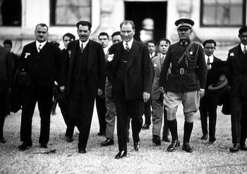 Atatürk ve Askerler