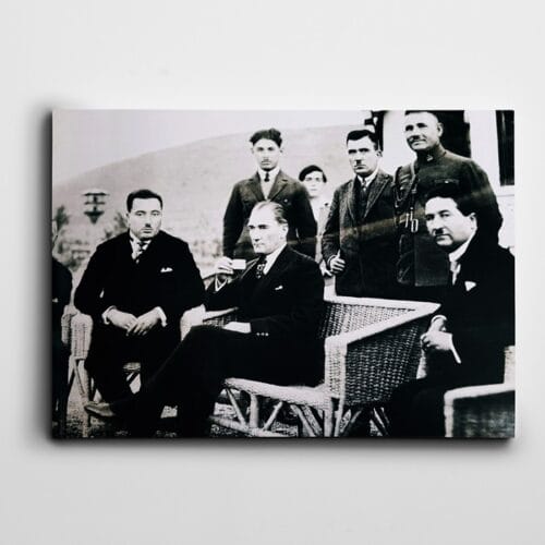 Atatürk ve Eşrafı