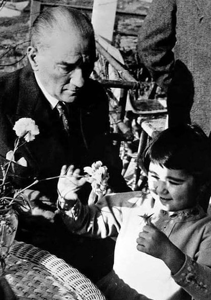 Atatürk Manevi Kızı İle