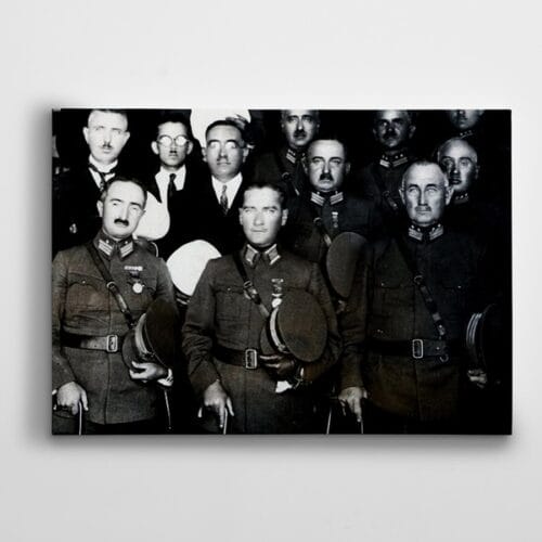 Atatürk ve Paşalar