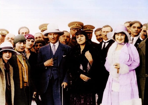 Atatürk ve Türk Kadınları
