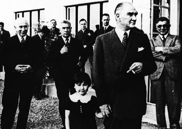 Atatürk Tablosu Ülkü Adatepe ve Atatürk