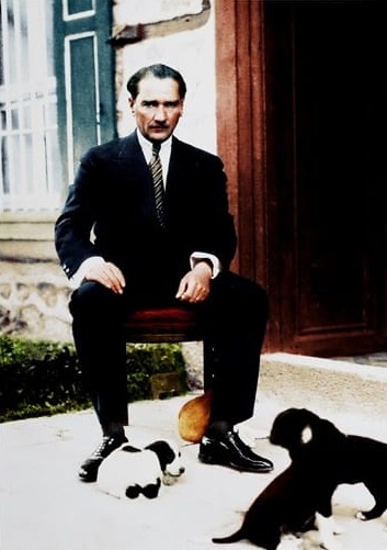 Atatürk ve Yavru Köpekler