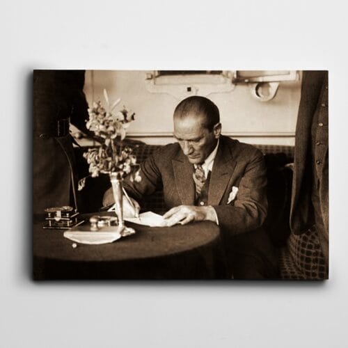 Atatürk Yazarken Karadeniz Vapuru 1926