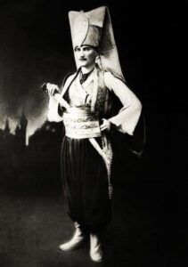 Atatürk Yeniçeri Kıyafetiyle Tablosu