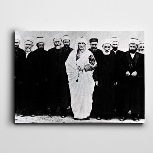 Atatürk Yerel Kıyafet İle