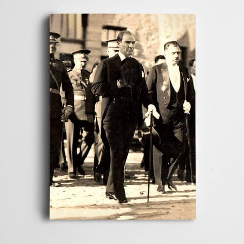 Atatürk Yürürken