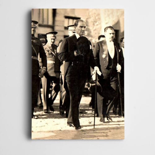 Atatürk Yürürken