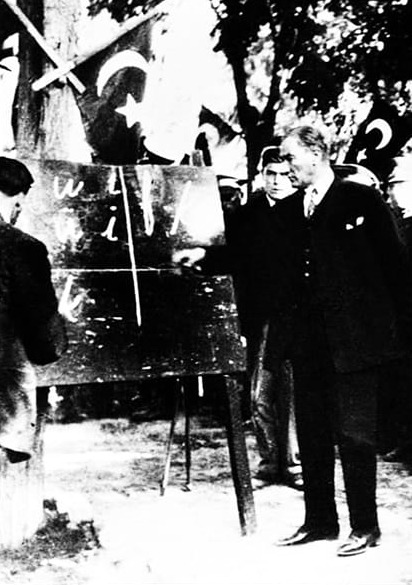 Başöğretmen Atatürk