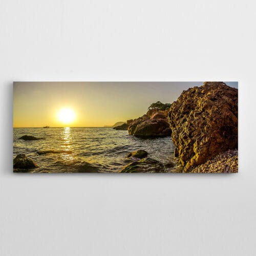 Gün Doğumu Kayalar ve Deniz Panoramik