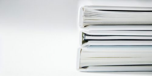 Beyaz Klasörler Kitaplar Minimal Tablosu