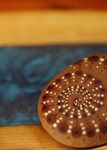 Mandala Desenli Boyalı Taş Fotoğrafı Tablosu