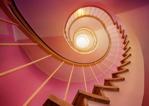 Pembe Spiral Merdiven Mimari Tablosu