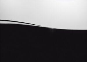 Siyah Beyaz Küre Su Yüzey Minimalist Tablo