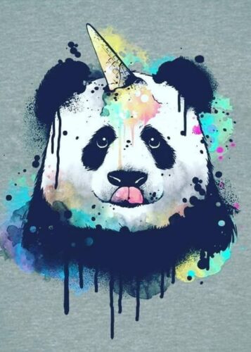 Tek Boynuzlu At Şapkası Takan Panda Ayısı