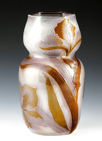 Vase mit Irisblüten, Frankreich (1900) – Émile Gallé Tablo