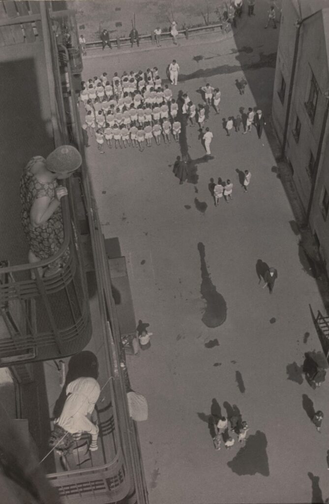 Assembling for a Demonstration (1930) - Alexander Rodchenko Tablo